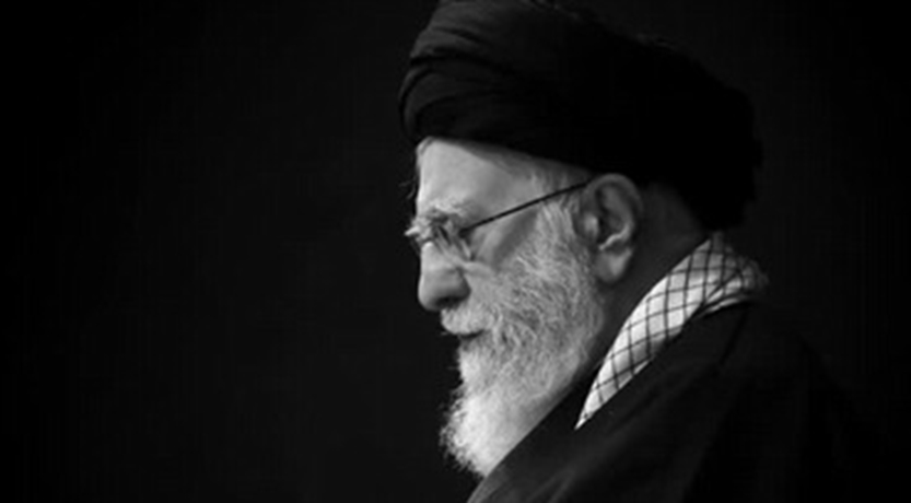 بسم الله الرحمن الرحیم مِنَ الْمُؤْمِنِینَ رِجالٌ صَدَقُوا ما عاهَدُوا اللّهَ عَلَیْهِ فَمِنْهُمْ مَنْ قَضى نَحْبَهُ وَ مِنْهُمْ مَنْ یَنْتَظِرُ وَ ما بَدَّلُوا تَبْدِیلاً  إِنَّا لِلَّهِ وَإِنَّا إِلَیْهِ رَاجِعُونَ ،او به آرزویش رسید...