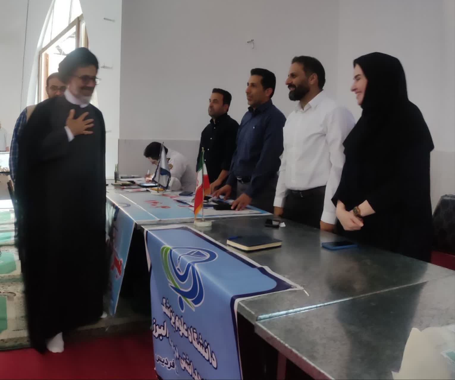 برپایی میز خدمت شبکه بهداشت و درمان فردیس